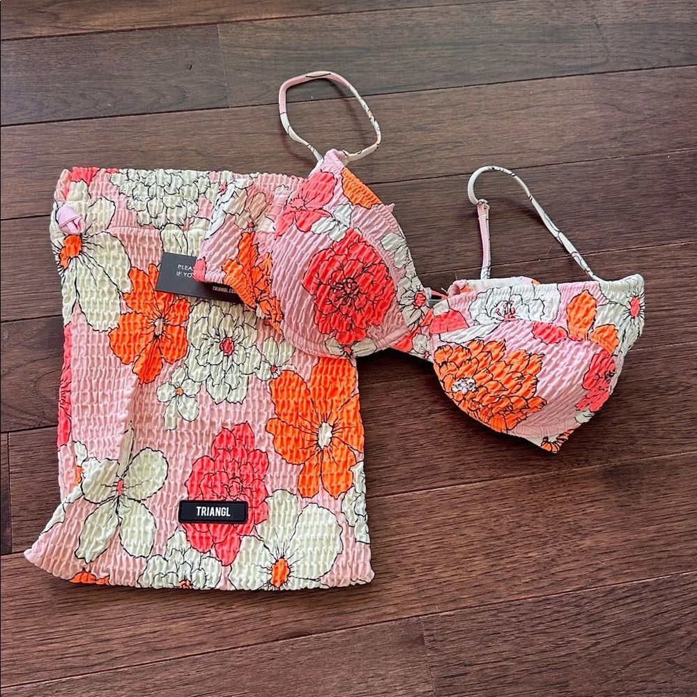 TRIANGL TOP ONLY POP RETRO + DRAWSTRING BAG NEW WITH TAG